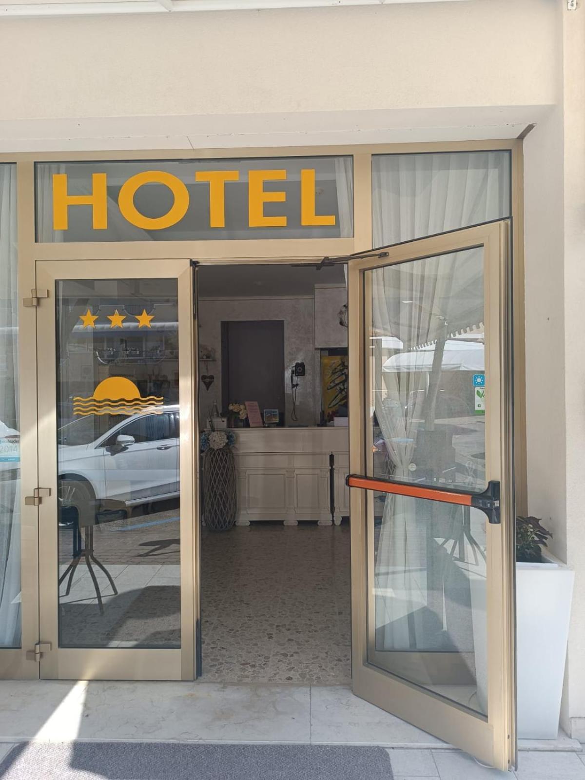 Hotel Tizian Beach Caorle Zewnętrze zdjęcie